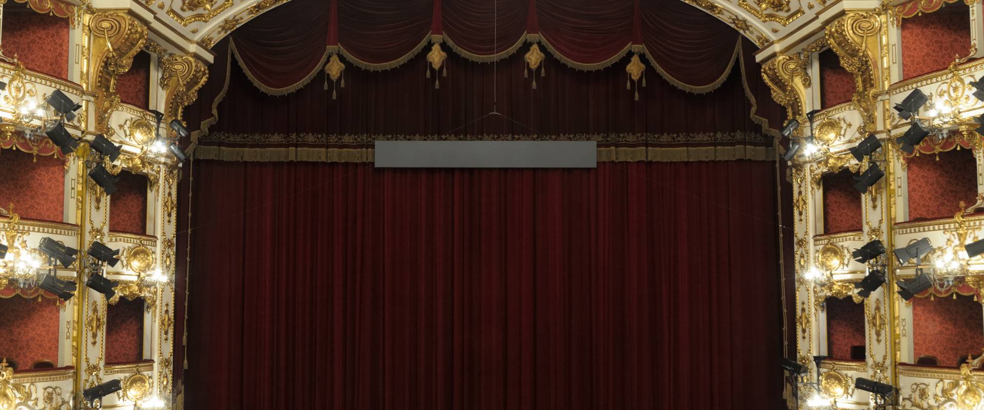 Teatro Municipale Romolo Valli sipario 1 foto di Lorenzo Gaudenzi